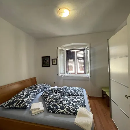 Old Town 5 Apartment *